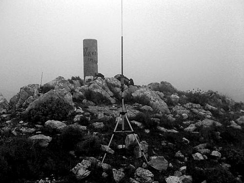 Bstick και το κολωνάκι στη κορυφή ΑΤ-019.