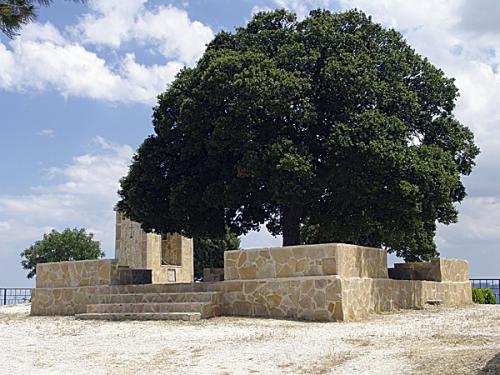 μέσα στο μναστήρι στην PL-138