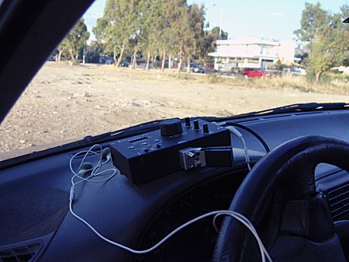 Operating από την παραλία της Πάτρας με την Bstick κοτσαρισμένη στη πόρτα του αυτοκινήτου.