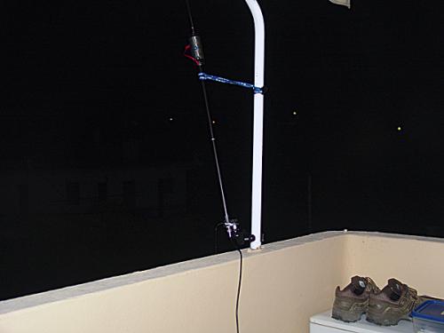 Η BUDYSTICK ΣΤΟ ΜΠΑΛΚΟΝΙ ΤΟΥ ΞΕΝΟΔΟΧΕΙΟΥ. ΤΟ RADIAL ΚΡΕΜΕΤΑΙ 2 ΟΡΟΦΟΥΣ ΠΡΟΣ ΤΑ ΚΑΤΩ ΚΑΤΑΚΟΡΥΦΑ. 1:1 ΣΤΑΣΙΜΑ ΣΤΑ 20 ΜΕΤΡΑ.