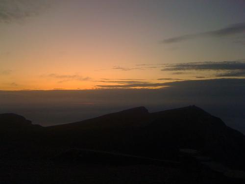 Οροπέδιο Μουσών, ανατολή από το καταφύγιο Κάκαλος.